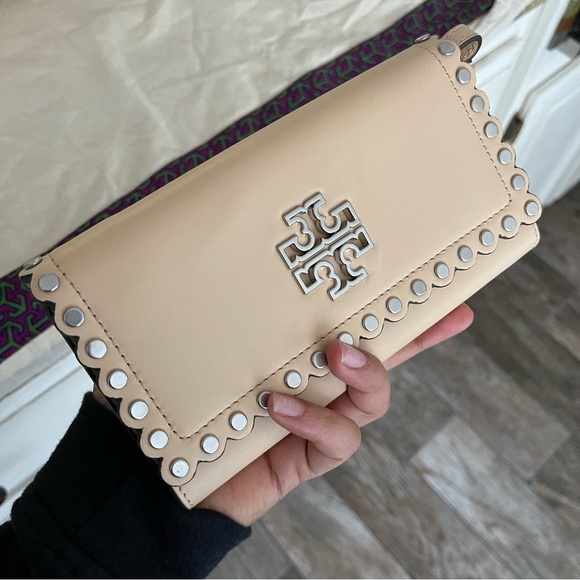 New Tory Burch BRITTEN STUDS FLAP
ENVELOPE WALLET - Picture 7 of 8